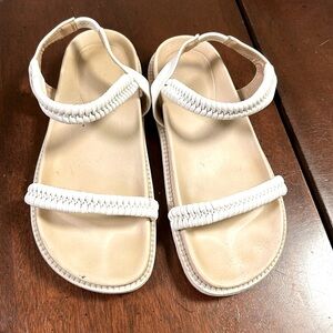 Journee Collection Josee in White